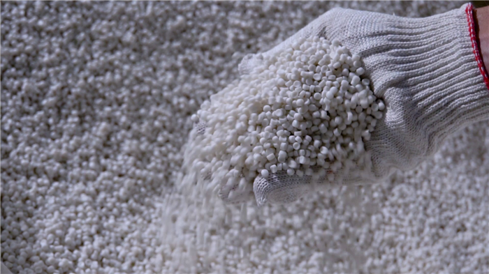 Hand with granulate for components sustainability